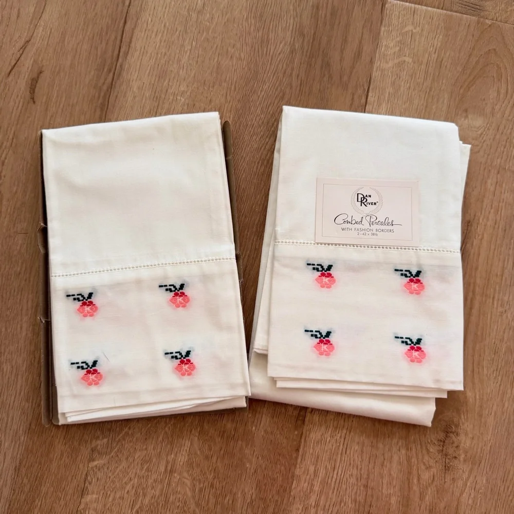 NOS Dan River Combed Percales Fashion Borders Cotton Two Pillowcases 42 x 38 1/2